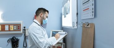 Doctor taking nots in front of an xray screen