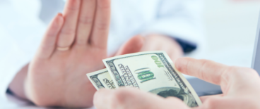 a person refusing bribe from another person